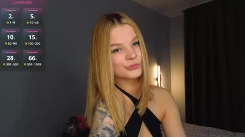 Snapshot of lovely_babyy chatting on February 19, 2:01 am Jenny online show from February 19, 2:01 am