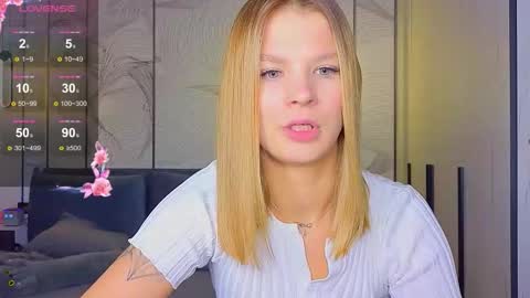 Snapshot of lovely_babyy chatting on September 12, 11:10 am Jenny online show from September 12, 11:10 am