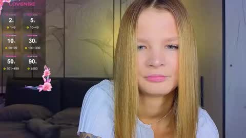 Snapshot of lovely_babyy chatting on September 13, 3:50 am Jenny online show from September 13, 3:50 am
