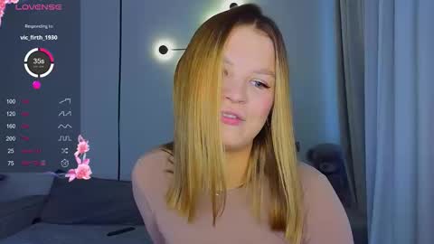 Snapshot of lovely_babyy chatting on September 21, 4:03 am Jenny online show from September 21, 4:03 am