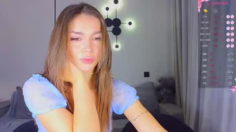 Snapshot of lovely_babyy chatting on September 29, 1:55 am Jenny online show from September 29, 1:55 am