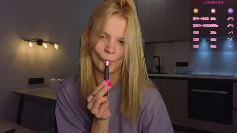 Snapshot of lovely_babyy chatting on April 28, 4:17 am Jenny online show from April 28, 4:17 am