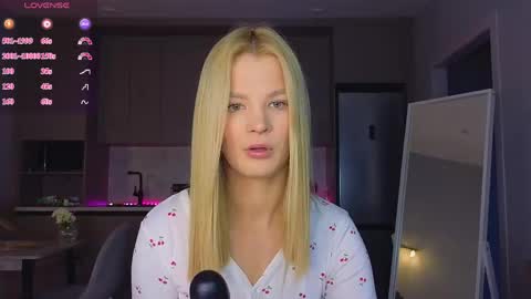 Snapshot of lovely_babyy chatting on May 5, 3:03 am Jenny online show from May 5, 3:03 am
