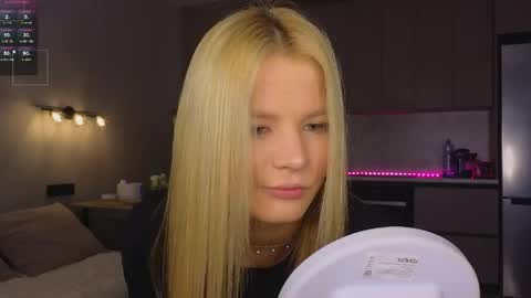 Snapshot of lovely_babyy chatting on May 13, 1:58 am Jenny online show from May 13, 1:58 am