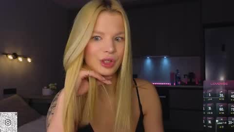 Snapshot of lovely_babyy chatting on May 31, 4:09 am Jenny online show from May 31, 4:09 am