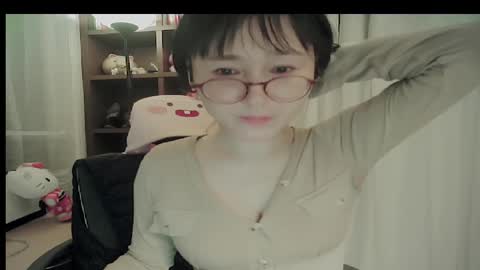 DANA KIM online show from March 6, 2:46 pm