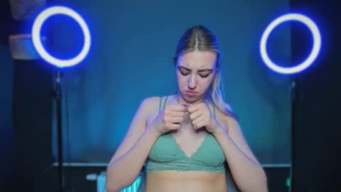 Bella 3 online show from January 13, 4:34 pm