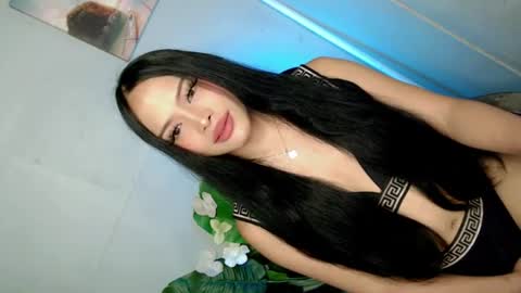 Snapshot of lovely_felicity chatting on July 21, 6:21 pm lovely_felicity online show from July 21, 6:21 pm