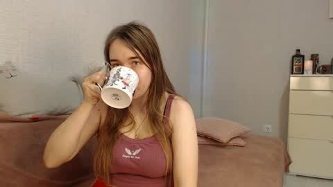 Snapshot of lovely_hayley chatting on December 19, 9:06 pm Lovely Hayley online show from December 19, 9:06 pm