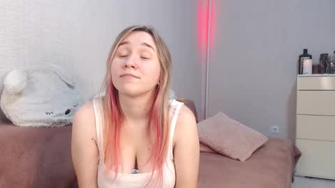 Snapshot of lovely_hayley chatting on November 2, 9:17 pm Lovely Hayley online show from November 2, 9:17 pm