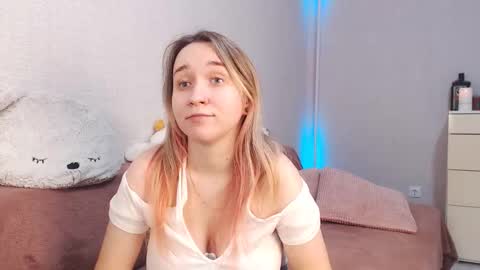 Snapshot of lovely_hayley chatting on November 26, 10:11 pm Lovely Hayley online show from November 26, 10:11 pm