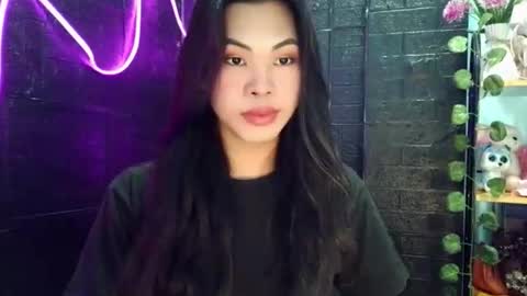 lovely_krizzy online show from April 13, 8:53 am