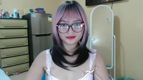 Lovely Laura online show from January 11, 9:36 pm