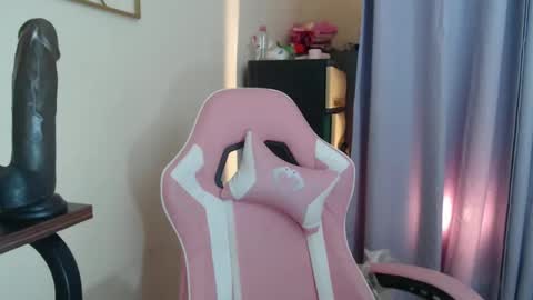 Lovely Laura online show from October 18, 1:41 am