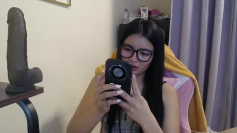 Lovely Laura online show from October 22, 10:20 pm