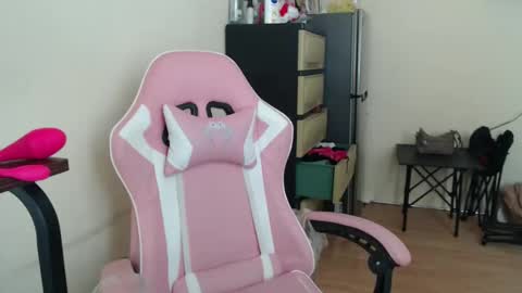 lovely_leah23 online show from January 9, 5:32 am