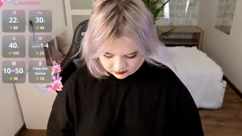 Snapshot of lovely_leilla chatting on December 6, 6:50 pm lovely_leilla online show from December 6, 6:50 pm