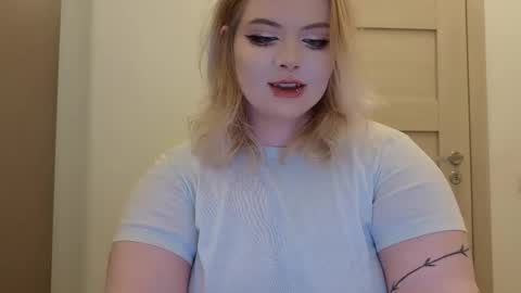 Snapshot of lovely_leilla chatting on October 17, 6:10 pm lovely_leilla online show from October 17, 6:10 pm