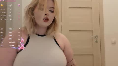 Snapshot of lovely_leilla chatting on October 19, 7:14 pm lovely_leilla online show from October 19, 7:14 pm