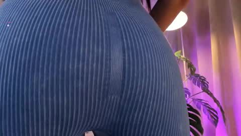 Snapshot of lovely_queens chatting on October 14, 10:16 am online show from October 14, 10:16 am