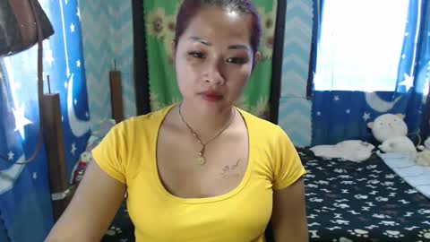 Snapshot of lovely_singlemom chatting on October 15, 10:54 pm ask me dear online show from October 15, 10:54 pm