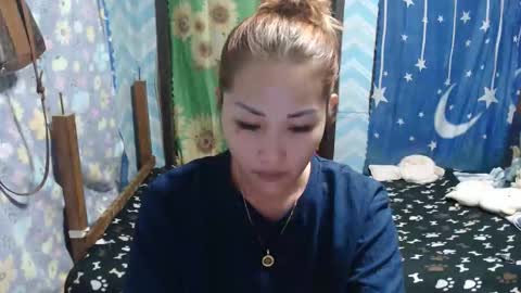 Snapshot of lovely_singlemom chatting on November 9, 1:09 pm ask me dear online show from November 9, 1:09 pm