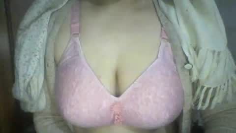 Snapshot of lovely_sweet_girl chatting on December 31, 9:06 pm katrina follow me guys online show from December 31, 9:06 pm