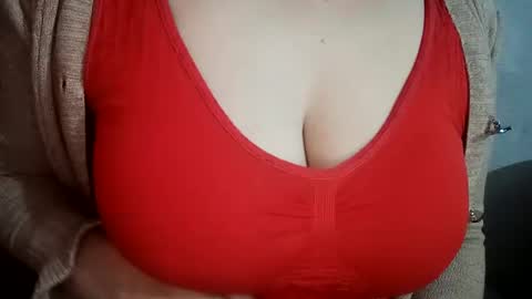 Snapshot of lovely_sweet_girl chatting on February 4, 3:22 am katrina follow me guys online show from February 4, 3:22 am