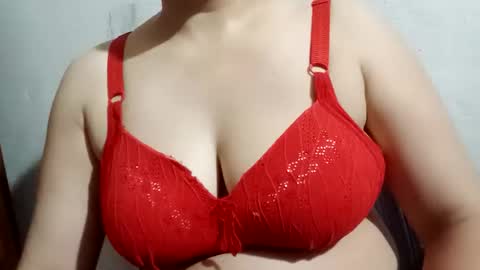Snapshot of lovely_sweet_girl chatting on May 15, 11:06 am katrina follow me guys online show from May 15, 11:06 am