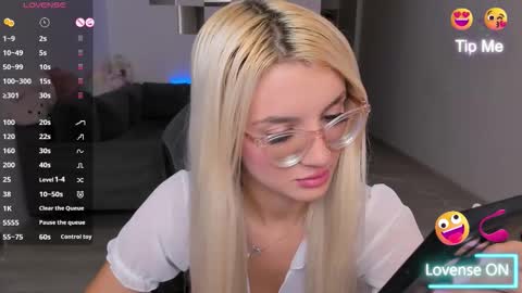 lovelybianca_ online show from October 17, 7:27 pm