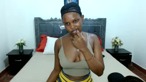 Snapshot of lovelyblackkelly chatting on June 12, 11:53 am lovelyblackkelly online show from June 12, 11:53 am