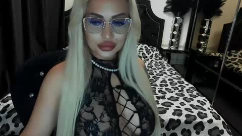 Snapshot of lovelyblondyxxx chatting on May 7, 10:48 pm PrAllinXXXa online show from May 7, 10:48 pm