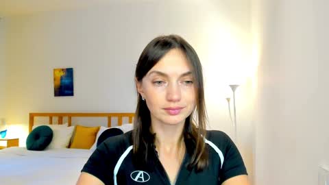 Mia online show from December 2, 10:07 am