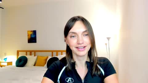 Mia online show from December 2, 1:13 pm