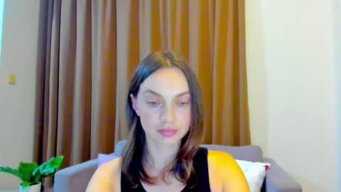 Mia online show from September 17, 11:56 am