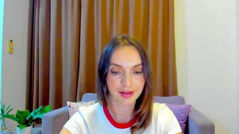 Mia online show from September 20, 1:56 pm
