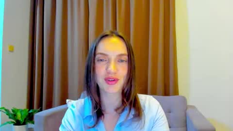 Mia online show from September 22, 1:02 pm