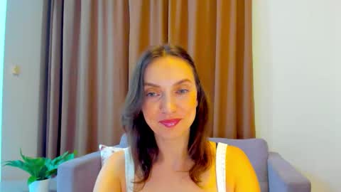 Mia online show from September 24, 10:18 am