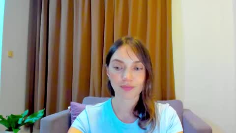 Mia online show from September 25, 1:48 pm