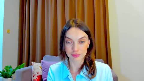 Mia online show from October 5, 12:03 pm