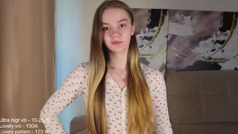 lovelygracee online show from October 28, 1:25 pm