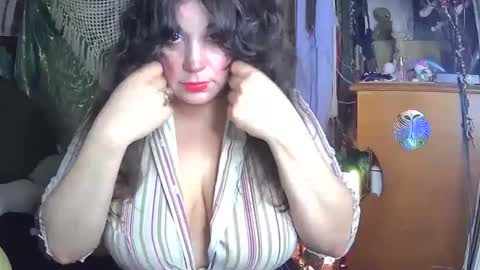 lala online show from December 8, 7:26 am