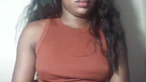 lovelylarra online show from April 6, 8:21 pm