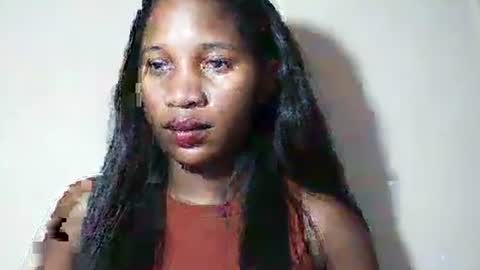 lovelylarra online show from April 14, 9:26 am