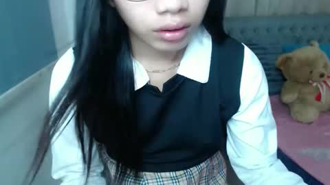 Snapshot of lovelymae18 chatting on February 22, 7:19 am lovelymae18 online show from February 22, 7:19 am