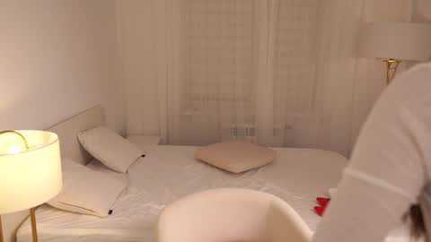 kim online show from December 18, 1:28 pm