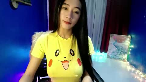 lovelypetite143 online show from April 15, 2:24 pm