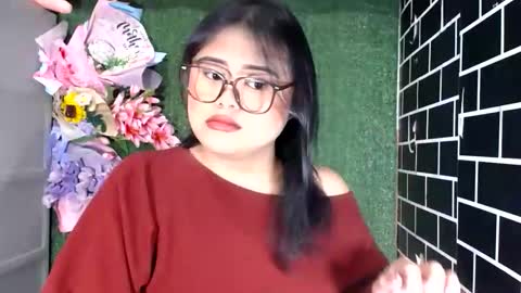 Snapshot of lovelypinaychubsx chatting on October 8, 8:50 pm lovely online show from October 8, 8:50 pm