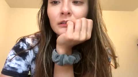 Queen Aria  online show from October 25, 6:35 pm