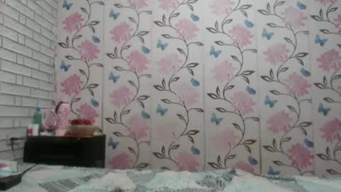 Snapshot of lovelyquey chatting on December 12, 4:26 am Angelquey online show from December 12, 4:26 am